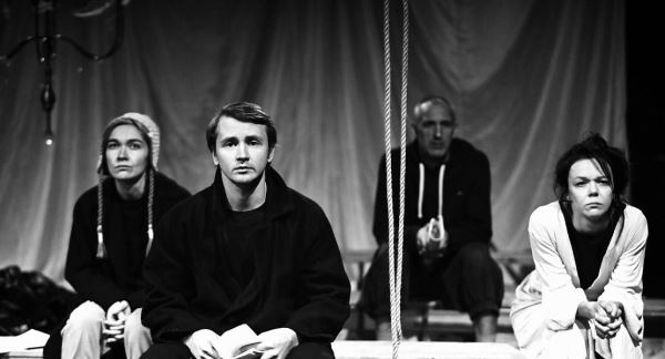 Гулливер для взрослых: в санкт-петербургском театре «Karlsson Haus» перечитывают Свифта