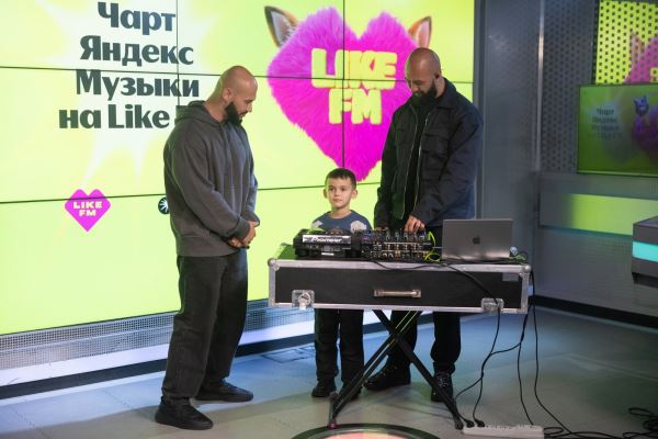 Джиган взял с собой пятилетнего сына Давида