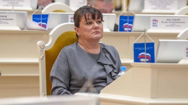 Депутату Анастасии Мельниковой стало плохо на заседании ЗакСа