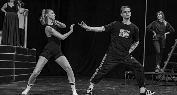 В Театре сатиры споют о вечном столкновении страстей и расчёта