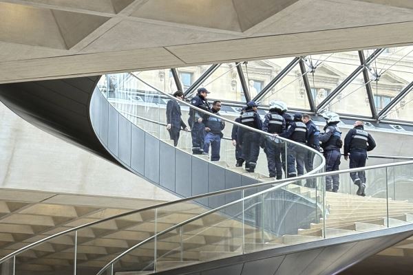 В Париже нашли предметы, которые могли использоваться при ограблении Лувра