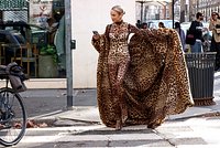 Звезда «Универа» вышла в свет в наряде почти за полмиллиона рублей