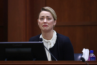 Семья уехавшего из России известного актера отказалась платить за него долги