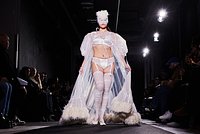 Звезда «Универа» вышла в свет в наряде почти за полмиллиона рублей