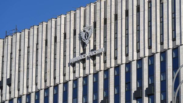 Минюст РФ признал иноагентами журналисток Новик  и Росебашвили