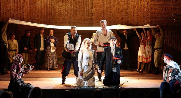 На Волковском фестивале покажут водевиль, маскарад и житие хутора Татарского