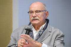 Никита Михалков раскритиковал засилье западных фильмов в России в 1990-х