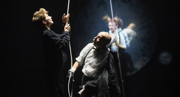 «Мастерская Петра Фоменко» зажигает рассвет над Килиманджаро