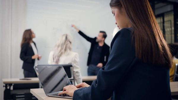 Эксперт заявил об опасности сокращения персонала в штате