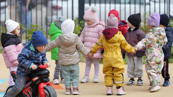 Путин согласился с предложением подумать над развитием системы яслей в России